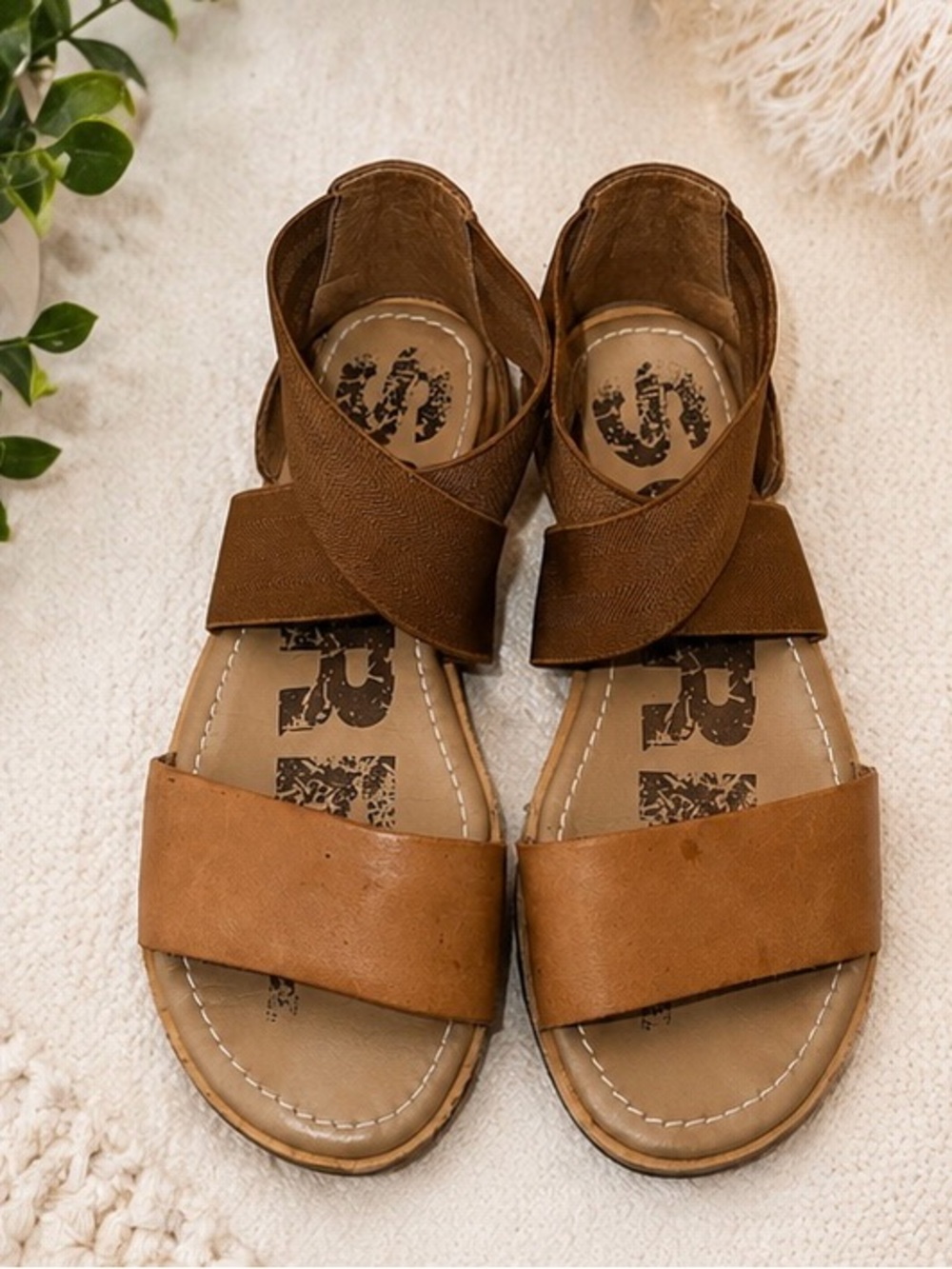 Sorel Women's Brown Two-Tone Leather Cross-Strap Sandals